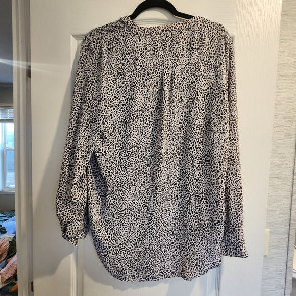 A.n.a Women's Animal  Print Top Size L Euc - Picture 3 of 4